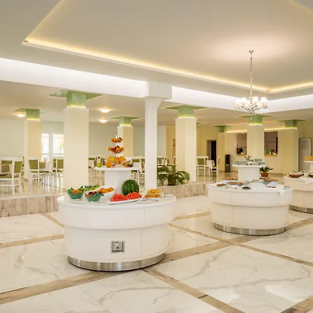 Хотел Perla Royal