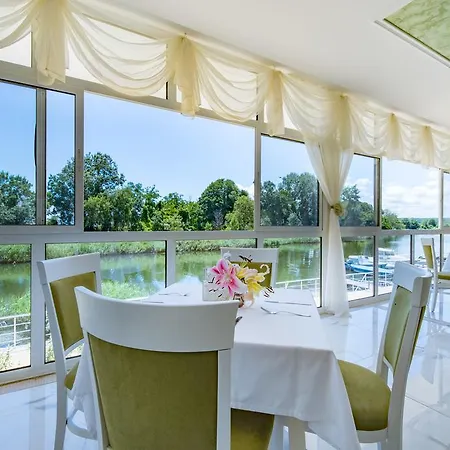 Hotel Perla Royal